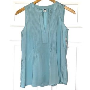 Old Navy Women’s sleeveless shirt (aqua)